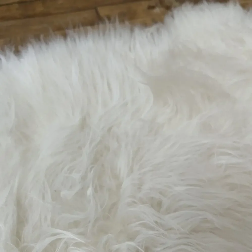 IKEA RENS Off White Sheepskin Small Area Rug 27''x15''